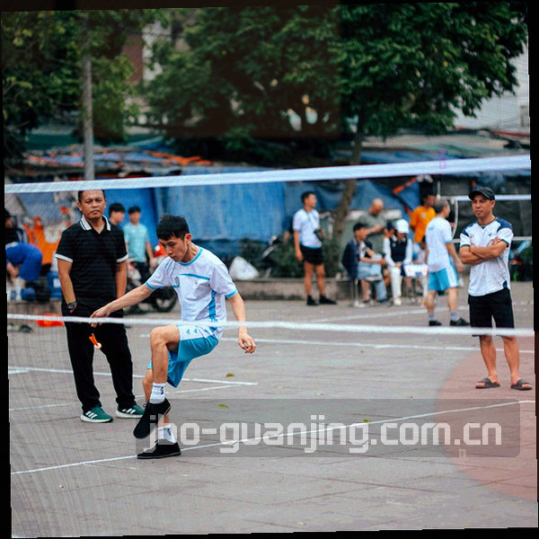 简洁的圆形时钟图形标注服务时间范围